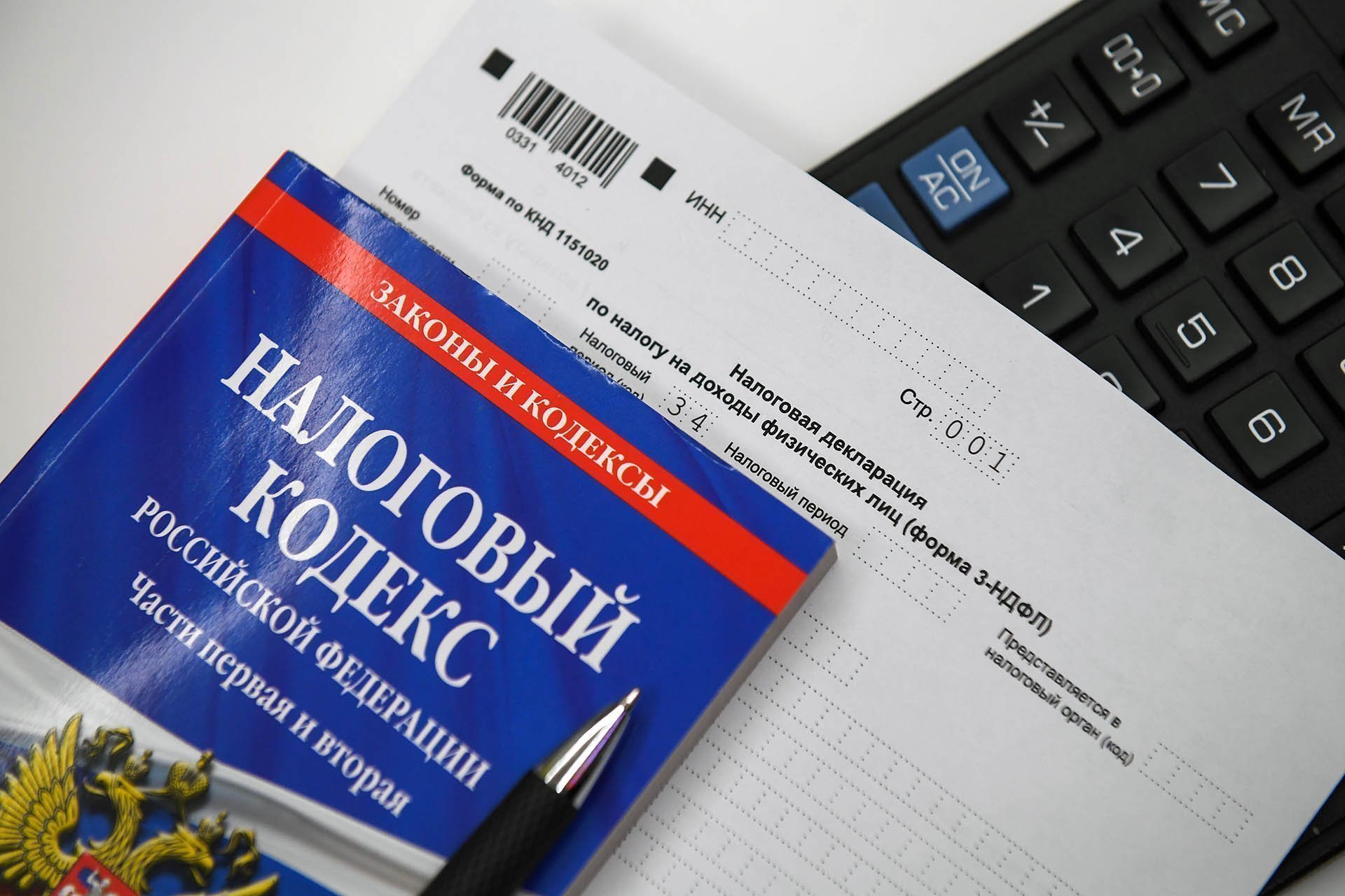 Живущие за границей сотрудники российских компаний будут платить НДФЛ по  единой ставке – Объясняем.рф