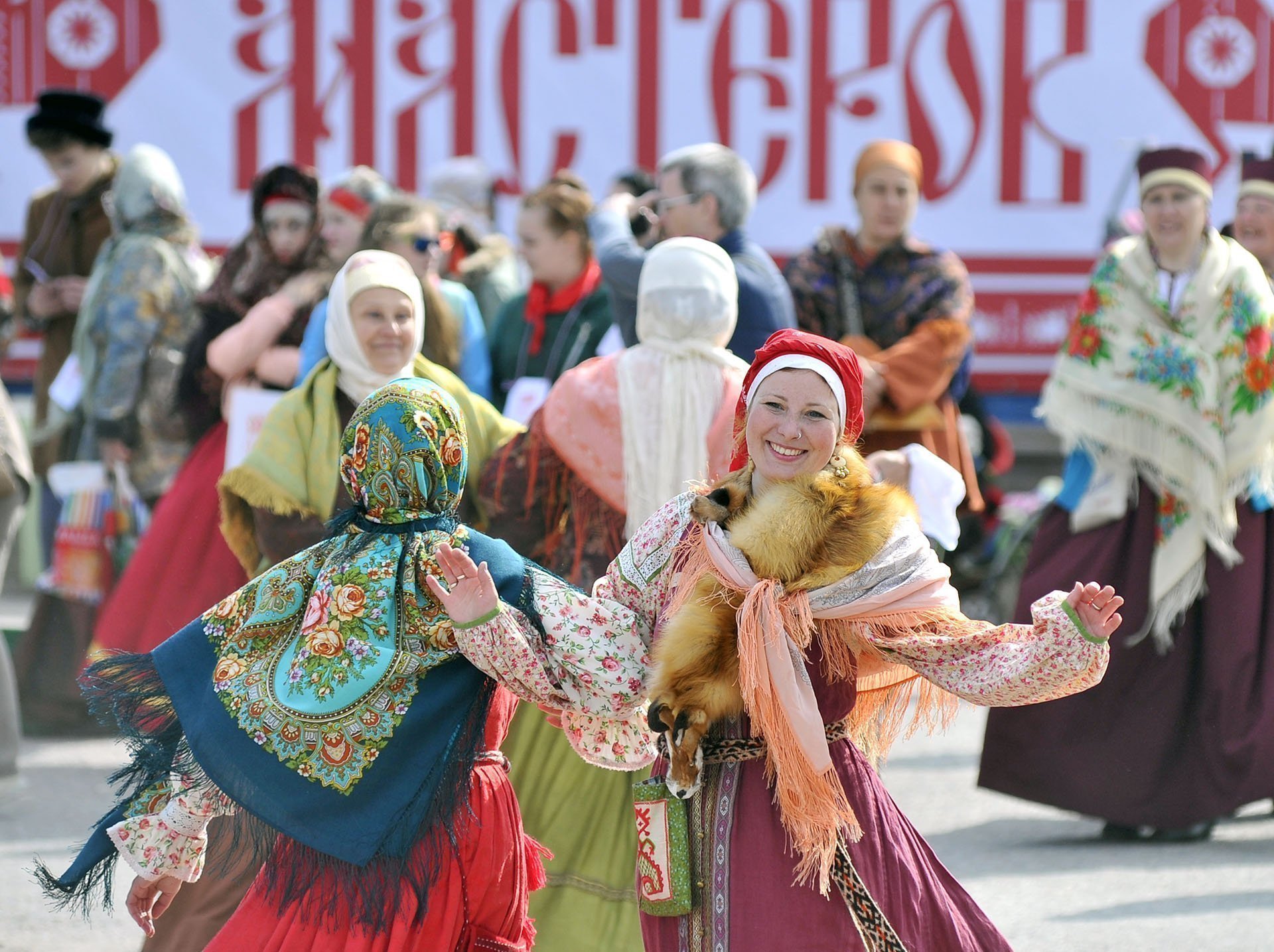 Притопнуть и прихлопнуть: как фольклорному коллективу получить  государственный грант | Объясняем.рф