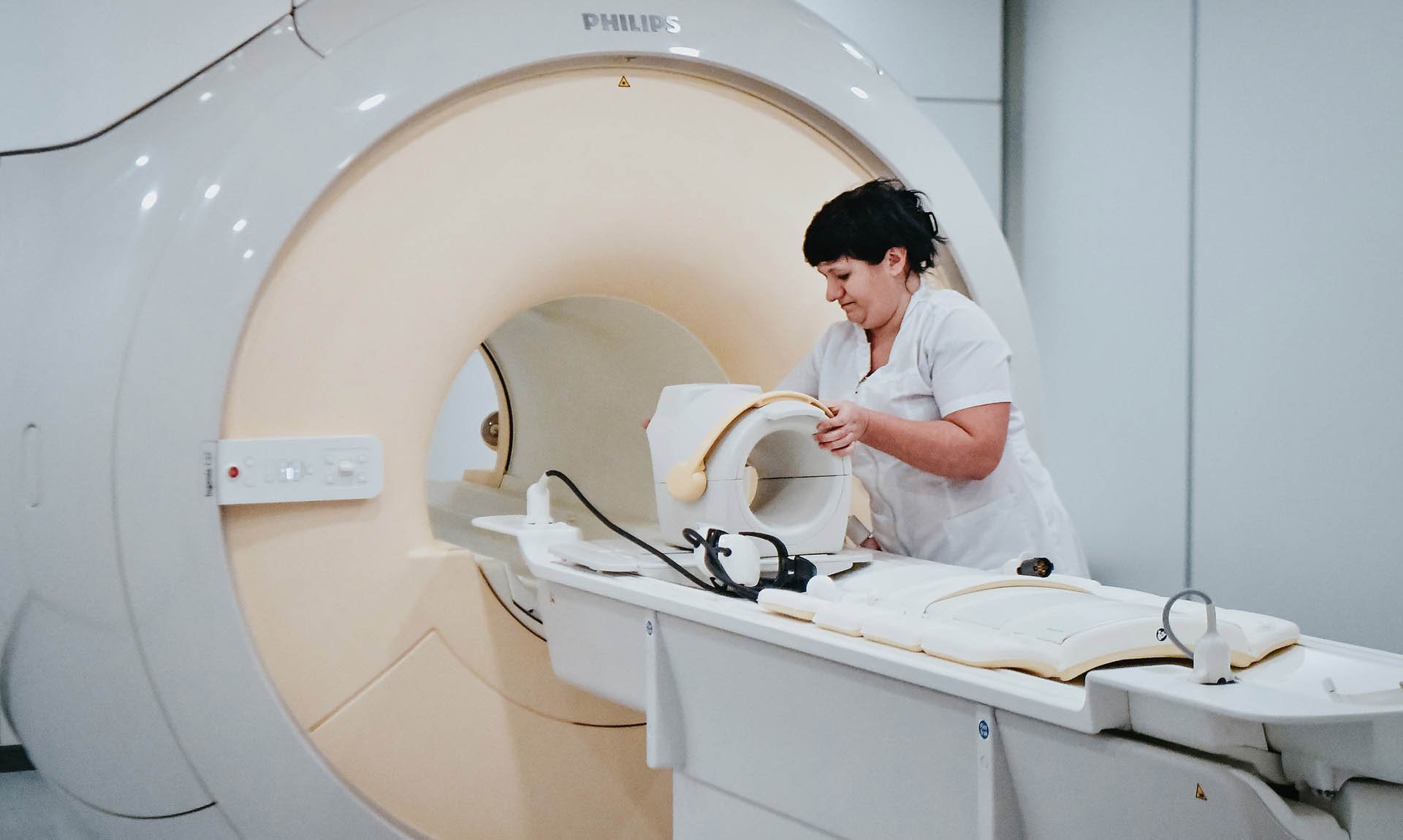 Аппарат магнитно-резонансной томографии (МРТ)