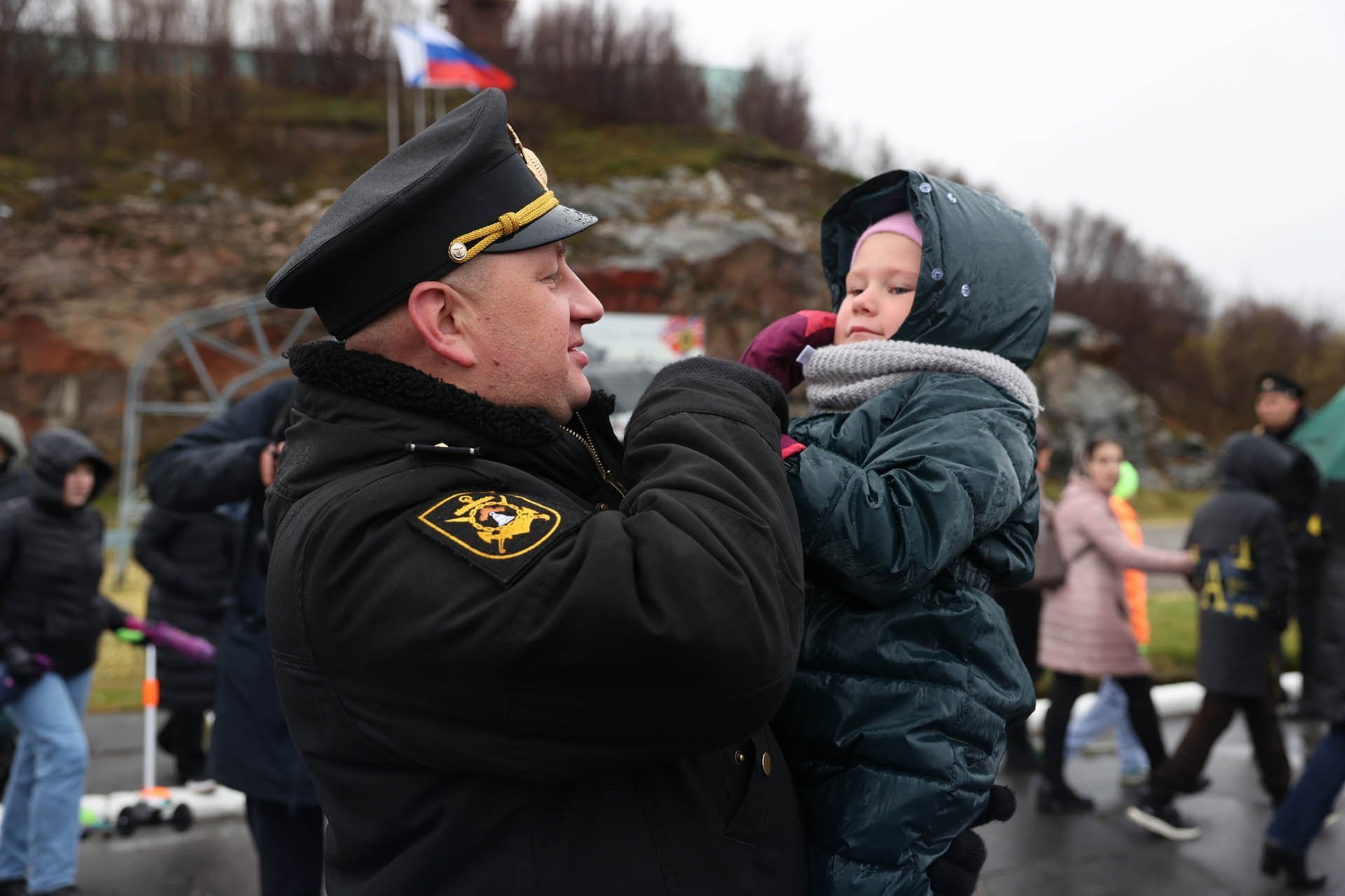 Пособия по уходу за ребенком будут выплачивать в случае досрочного выхода  на работу – Объясняем.рф