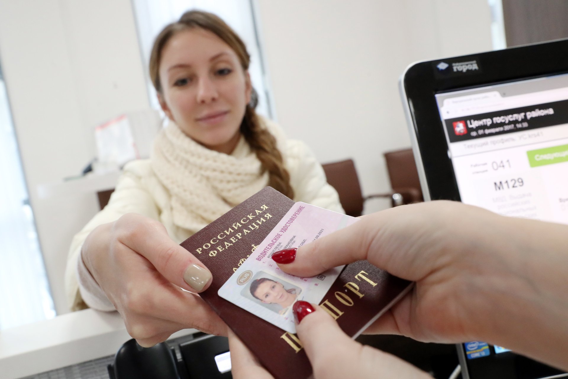 Граждане ДНР и ЛНР смогут поменять водительские права на российские –  Объясняем.рф