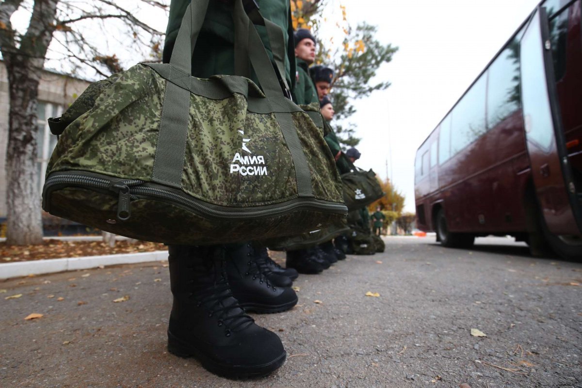 Может ли контрактник получить внеочередной отпуск в случае тяжелых семейных  обстоятельств? Объясняем.рф