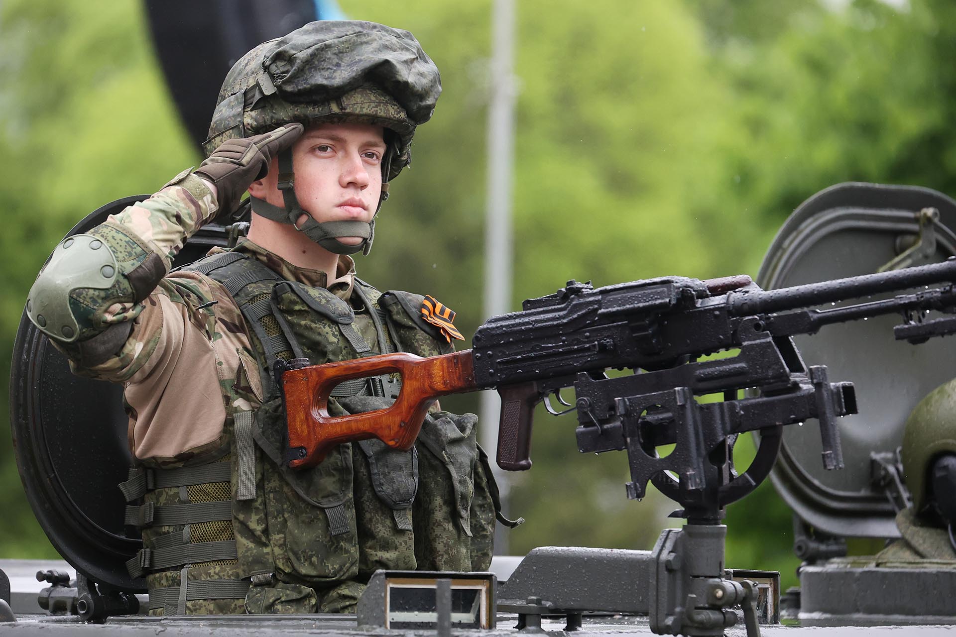 С 1 октября увеличится денежное довольствие военнослужащих – Объясняем.рф