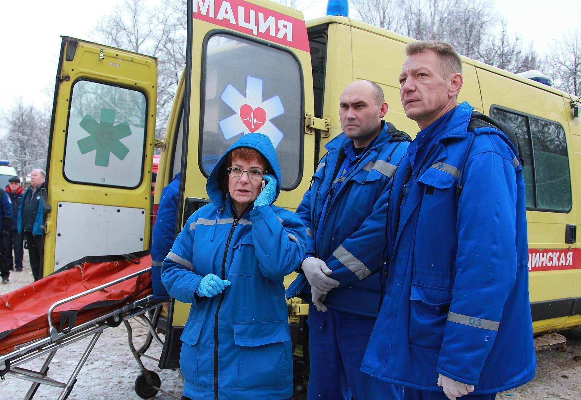 Сотрудники скорой медицинской помощи во время выезда