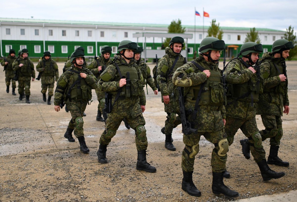 После поступления на военную службу по контракту могут ли меня направить на  офицерские курсы? Объясняем.рф