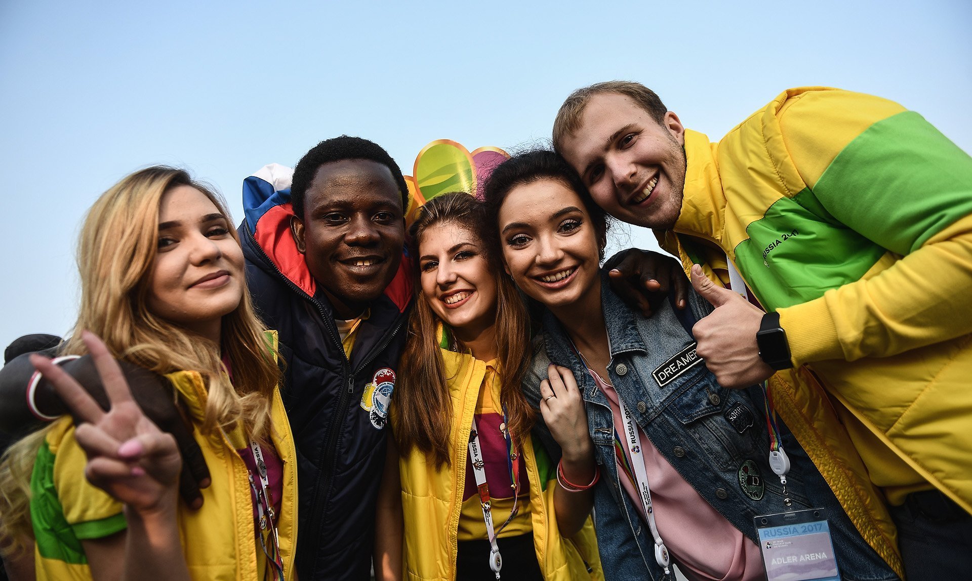 Всемирный фестиваль молодежи рф. Студенты из разных стран. Молодежь разных стран. Международная молодежь. Разная молодежь.