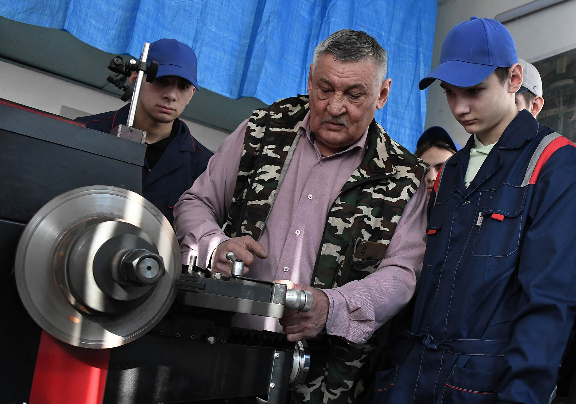 В 79 регионах пройдет единый день открытых дверей в колледжах  «Профессионалитета» – Объясняем.рф