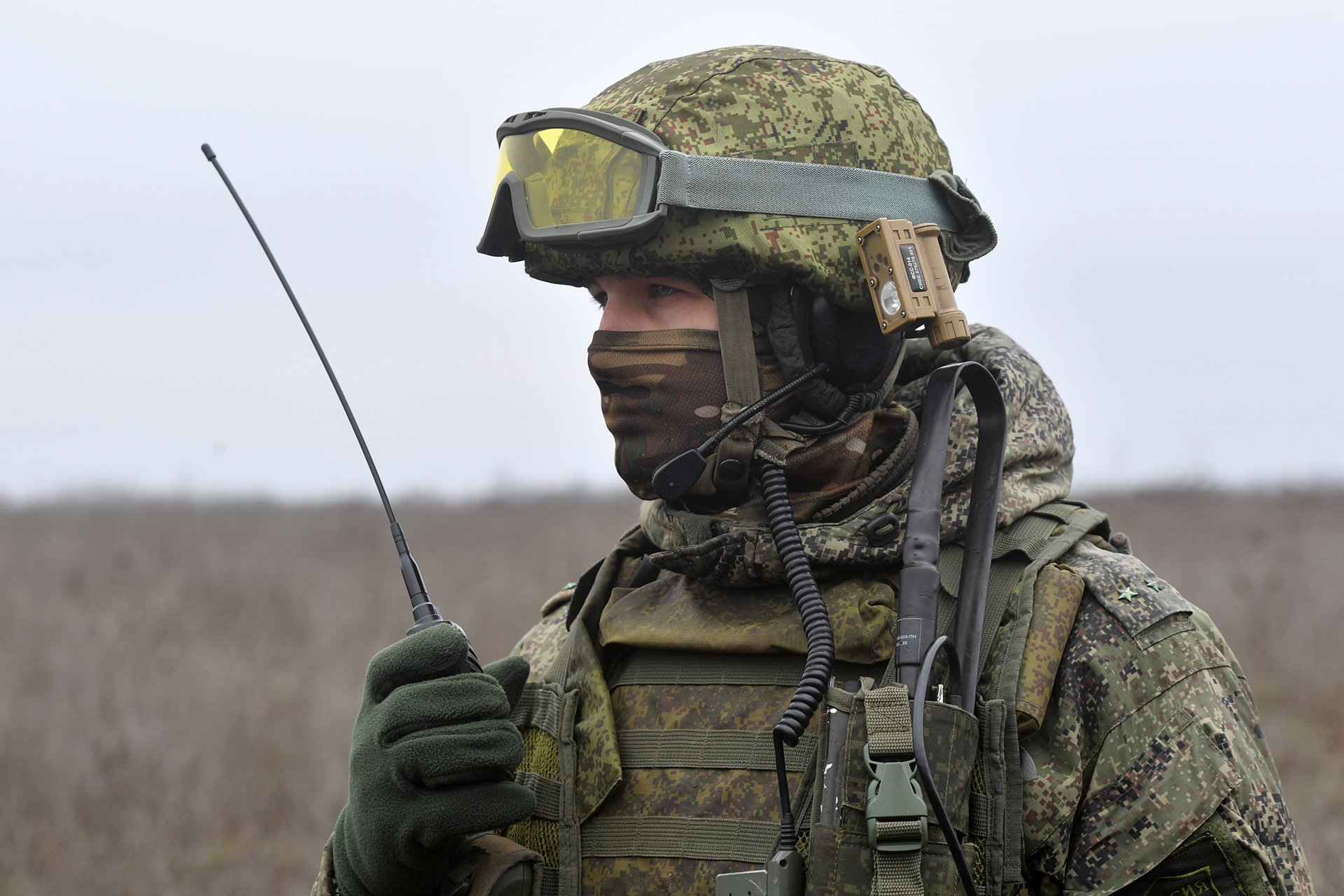 Куда обратиться за дополнительными выплатами военнослужащим по контракту от  регионов? Объясняем.рф