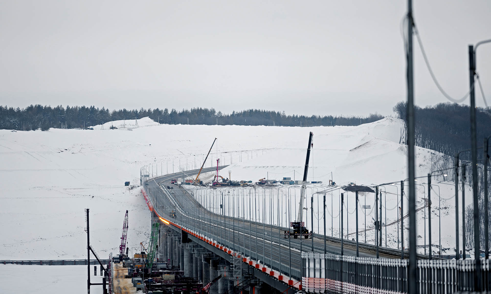 Строительство моста через Волгу на участке скоростной автомобильной трассы
