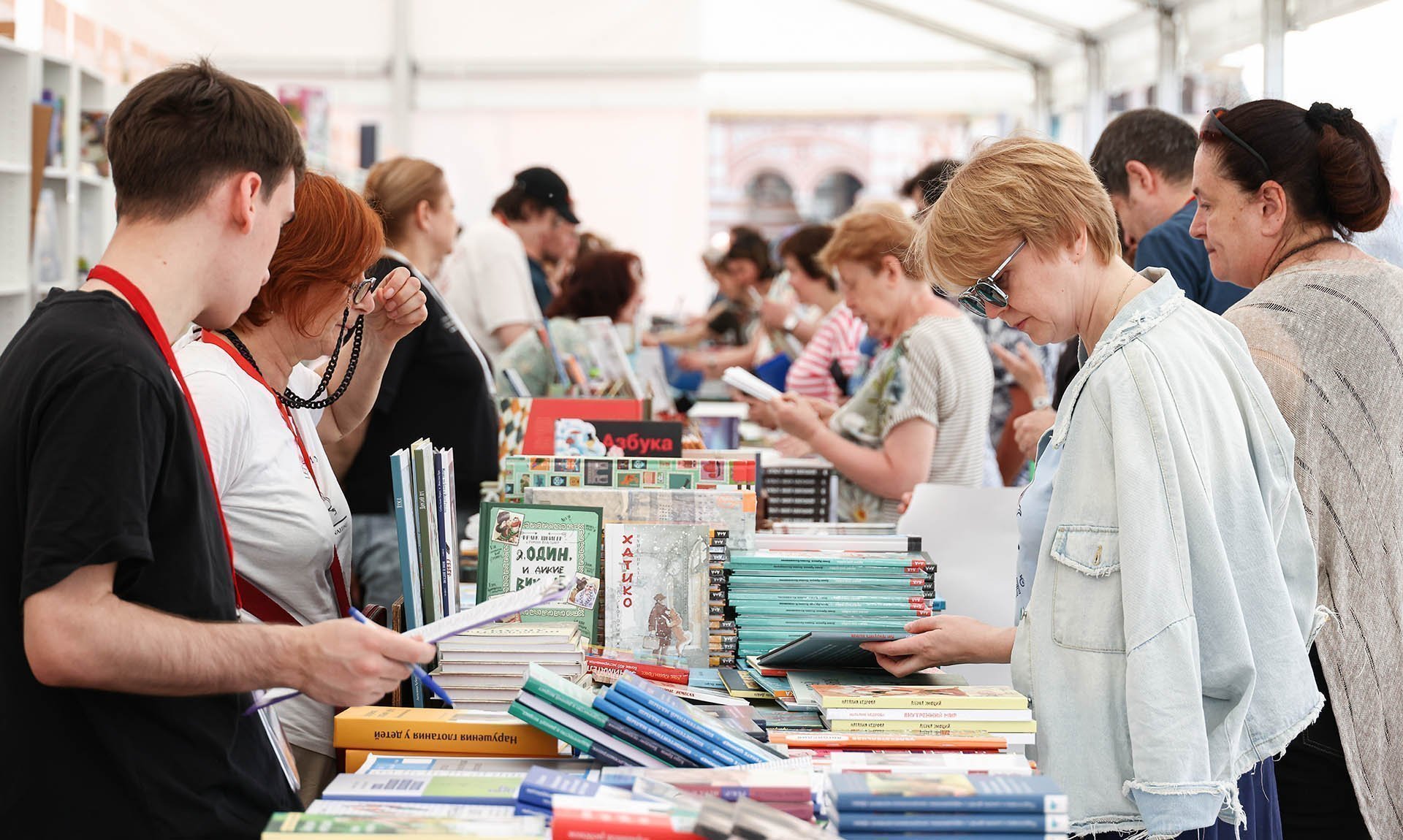 Господдержку книжного предпринимательства продлили до конца 2027 года –  Объясняем.рф