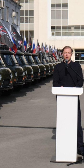 Денис Мантуров передал 680 автомобилей УАЗ