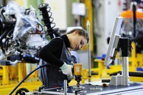 От сварщика до предпринимателя: как программа бесплатной профподготовки помогает найти работу