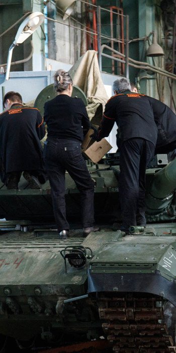 Модернизированный танк Т-90М "Прорыв" на заводе
