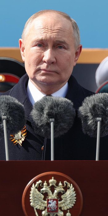 Владимир Путин во время парада